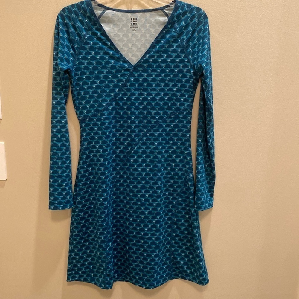 Title Nine V Neck Geometric Wrappers Delight
Faux Wrap Teal White Dress Size XS